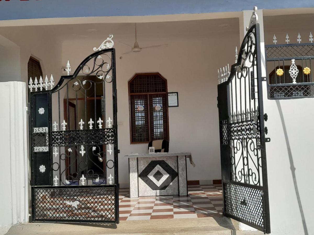 Rani Palace Khajurāho Buitenkant foto